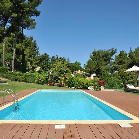 Ourania Sani Villas *